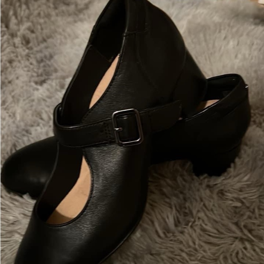Black size 8 Clarks Linnae MaryJane Style, Never Worn, New without box